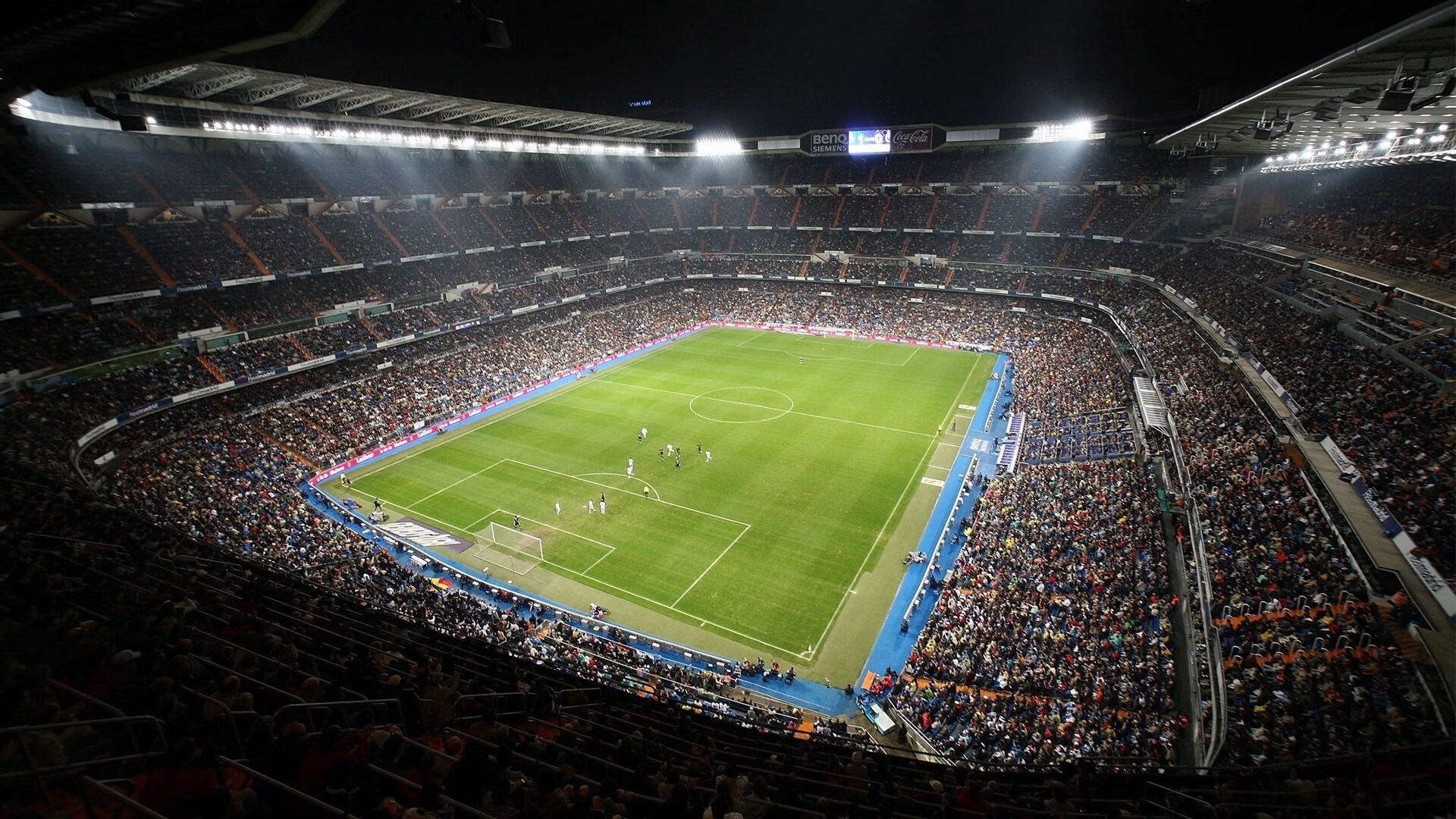 女王归来！阿扎伦卡第十二赛季绽放高光，日本球迷沸腾